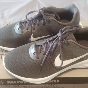 Nike Revolution 6 NN 4E Iron Grey/ White-Smoke Grey 9.5 Wide